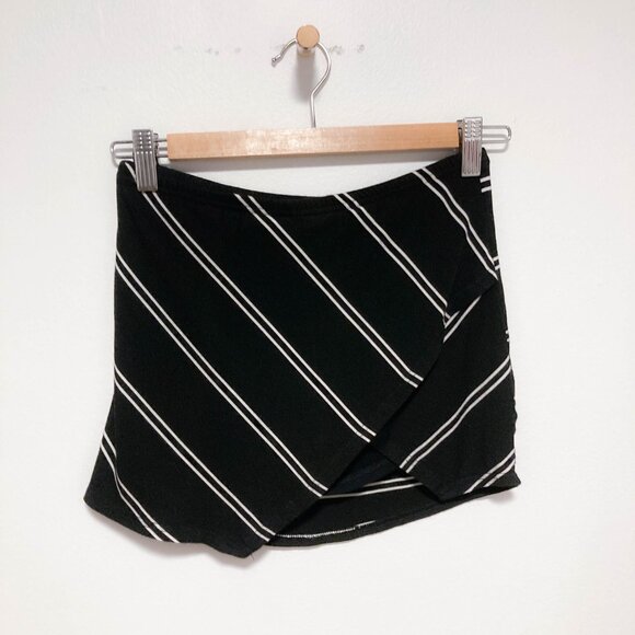 2 FOR $15 Black + White Stripe Mini Skort / Skirt - Picture 2 of 14